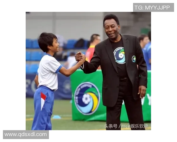 历史上最杰出的足球明星盘点与他们的辉煌成就回顾